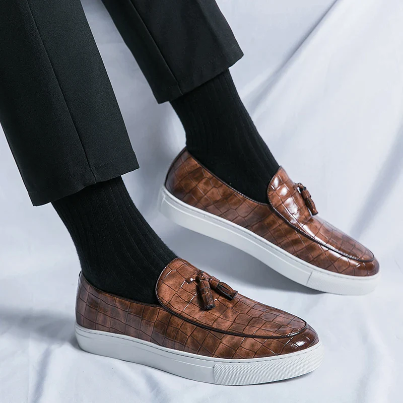 LEROUX EMBOSSED LEATHER LOAFER