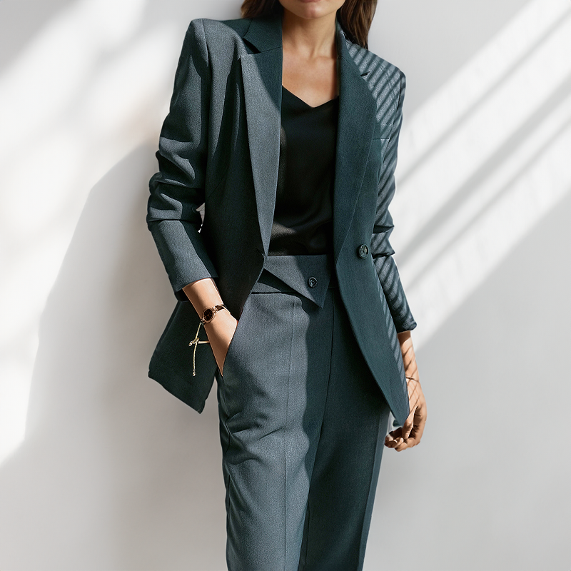 AURELIA VELOURA™ PRESTIGE BLAZER SET